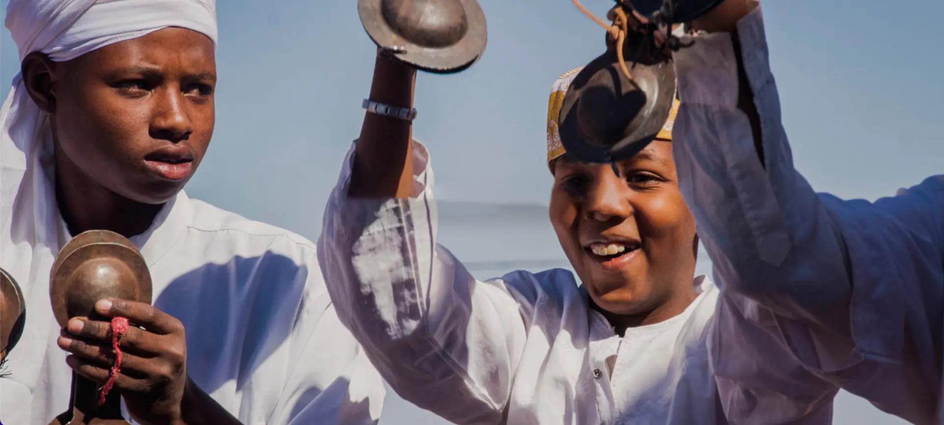 Enfants en habits Gnawa lors du Festival Zamane