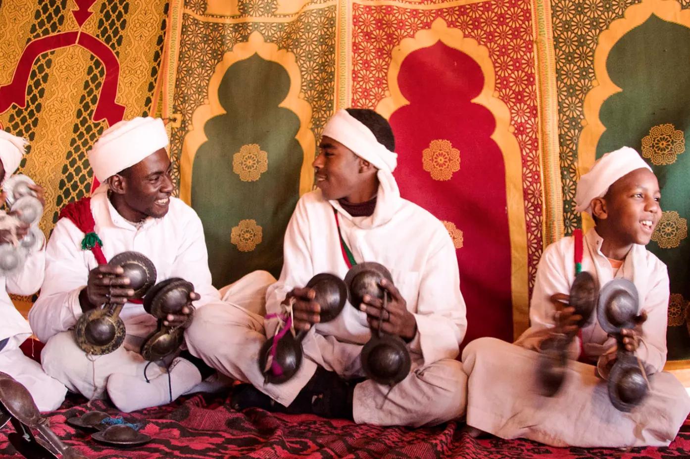 Jeunes musiciens Gnawa du Joudour Sahara Music Program